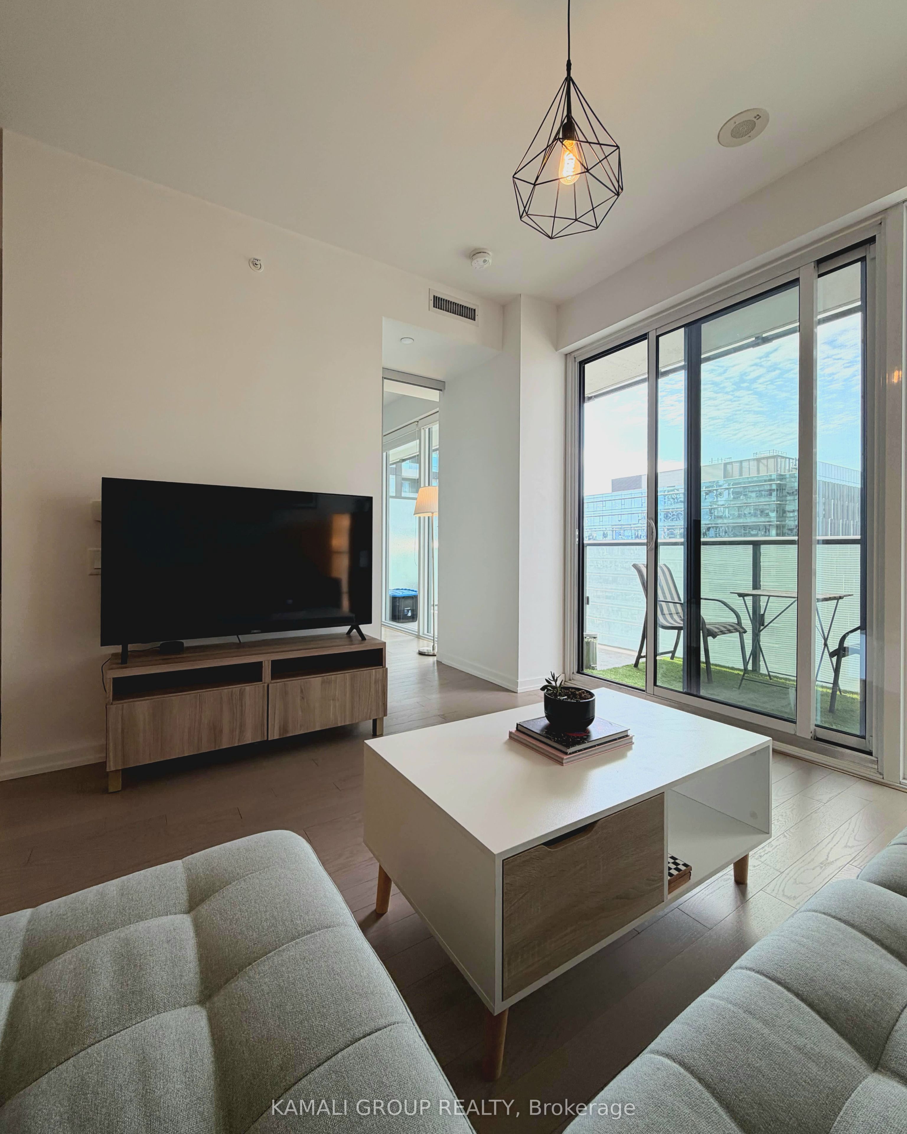 101 Peter Street 1712