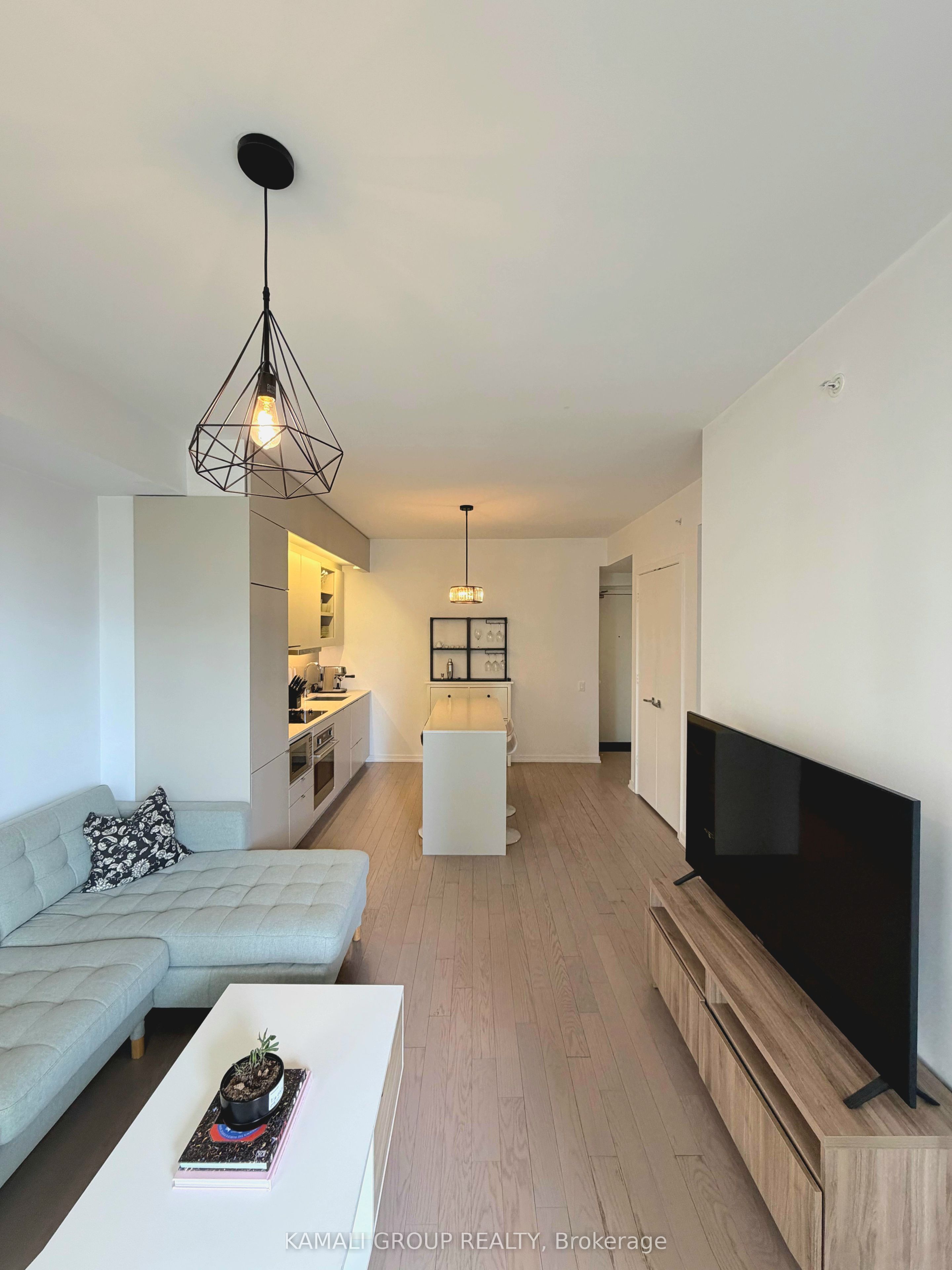 101 Peter Street 1712