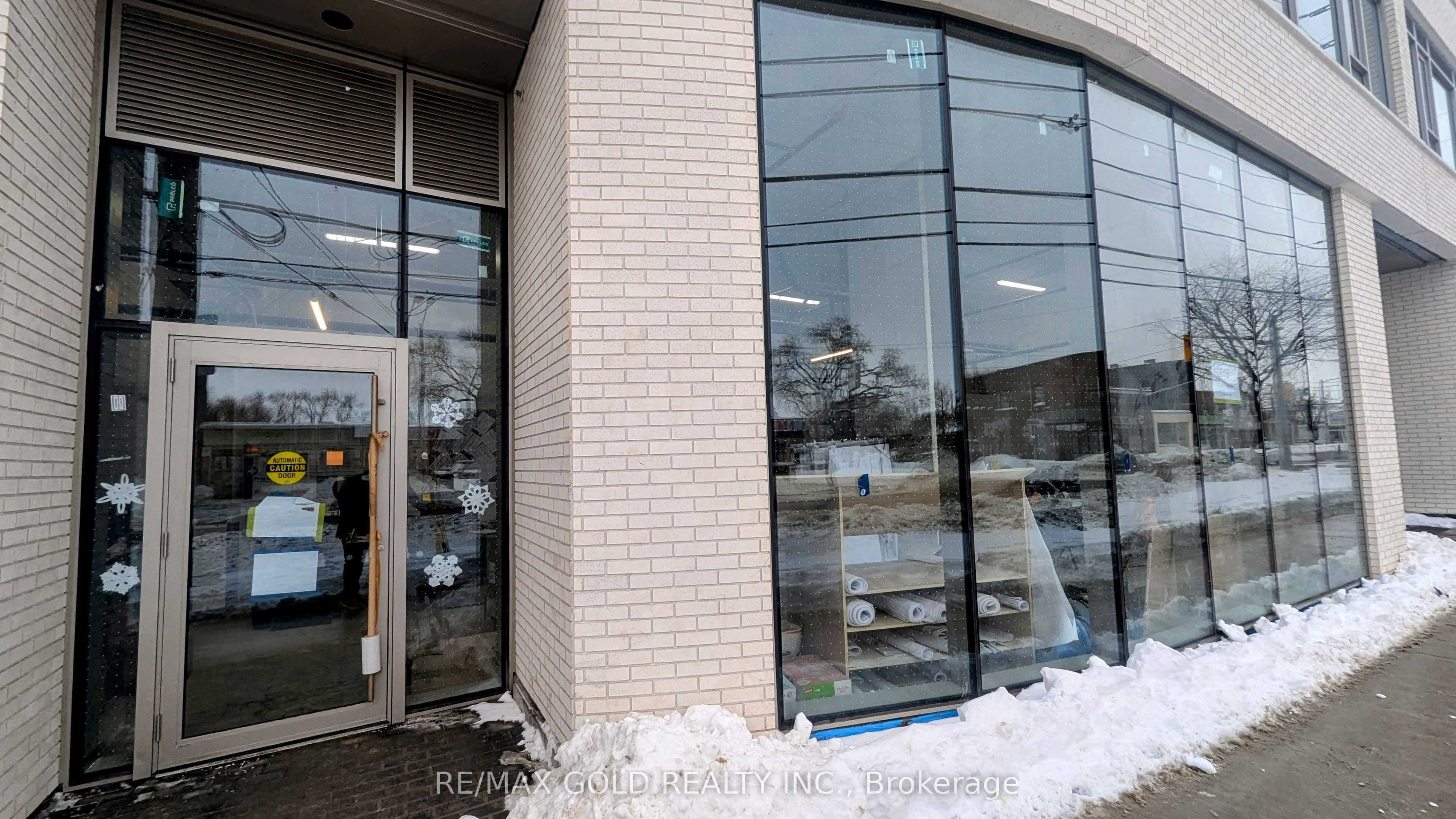 689 The Queens Way E 2