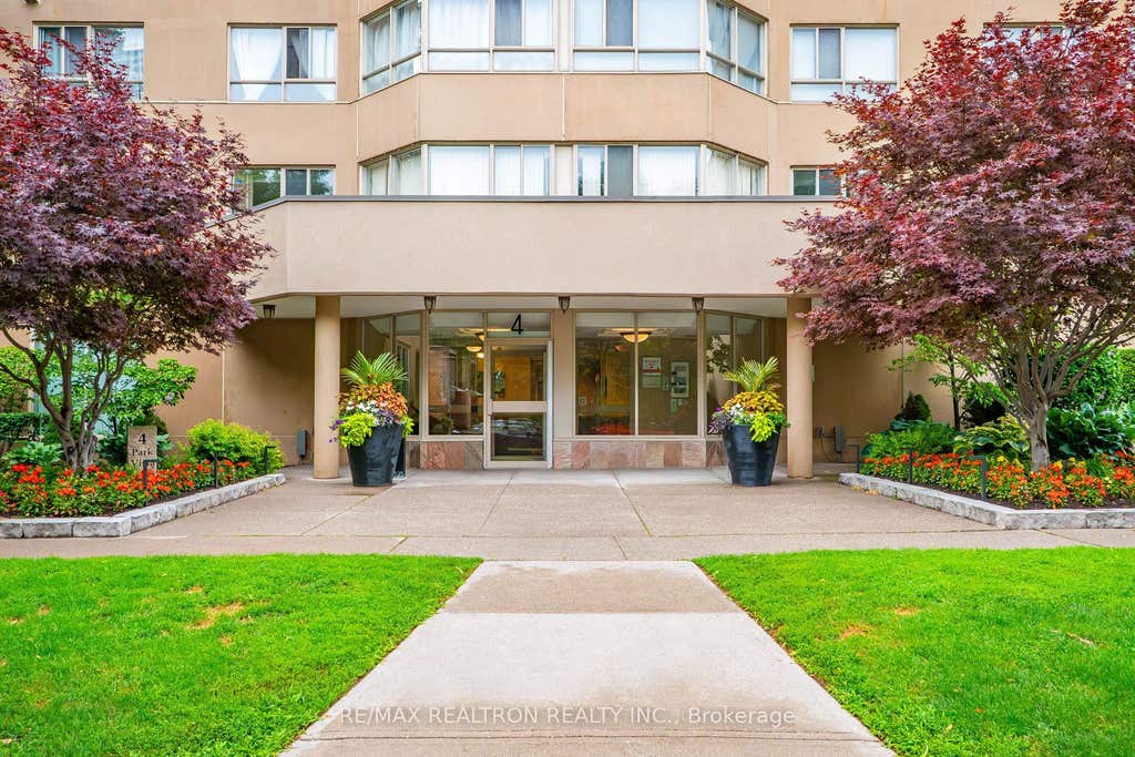 Photo of 4 Park VISTA Crescent #604, Toronto, ON M4B 3M8 (MLS # E13600000)