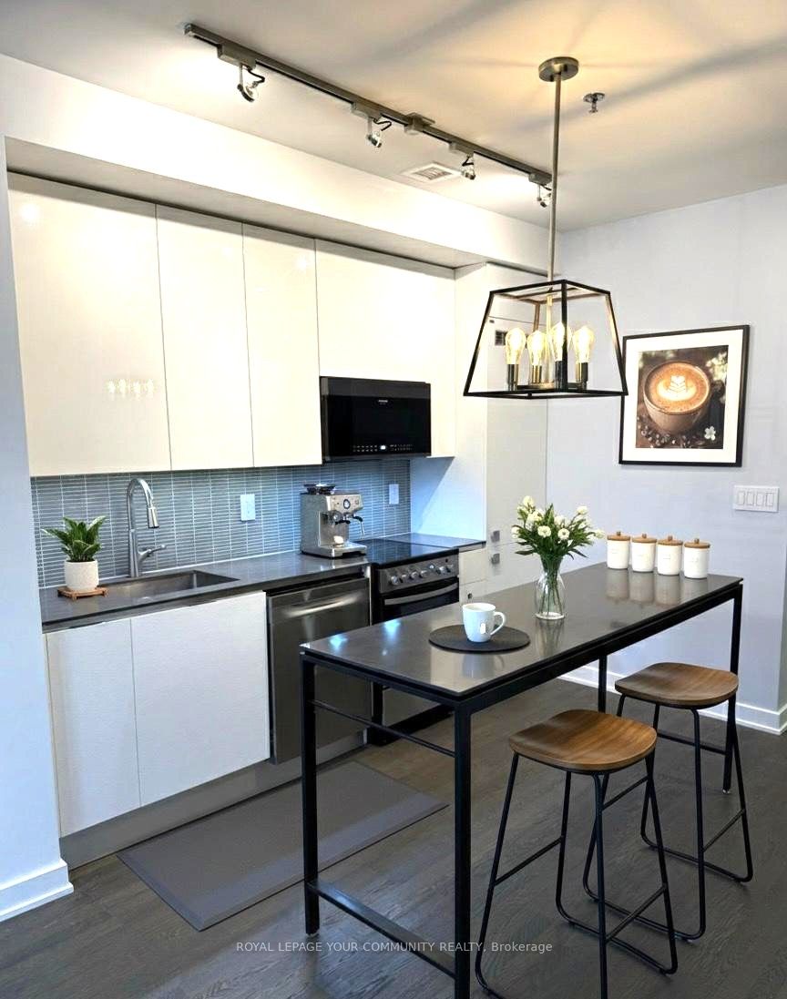 8 Dovercourt Road 1105