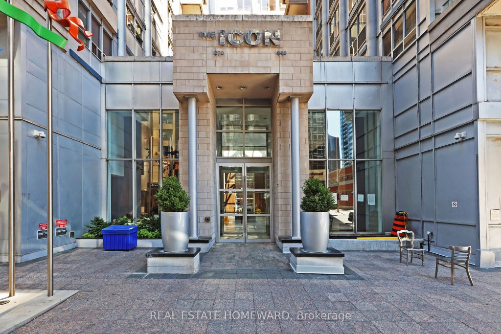 Photo of 250 Wellington Street W #PH31, Toronto, ON M5V 3P6 (MLS # C13727578)