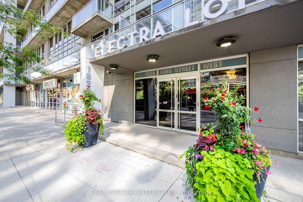 Photo of 1029 King Street W #612, Toronto, ON M6K 3M2 (MLS # C12413788)