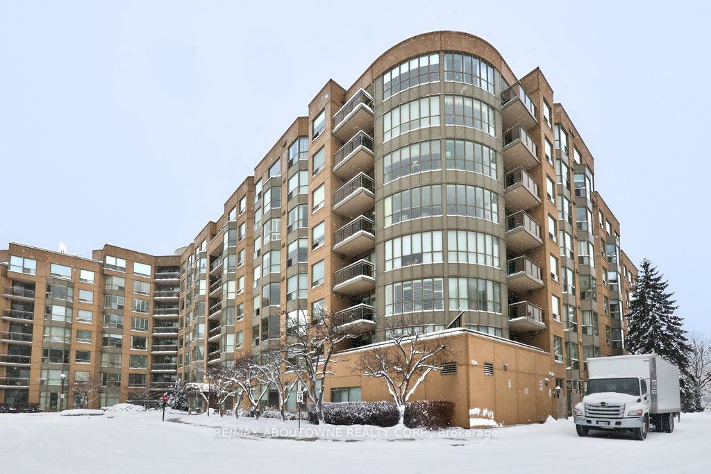 2511 Lakeshore Road W 801