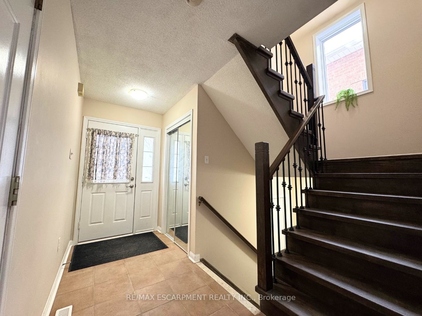 2218 Shadetree Avenue