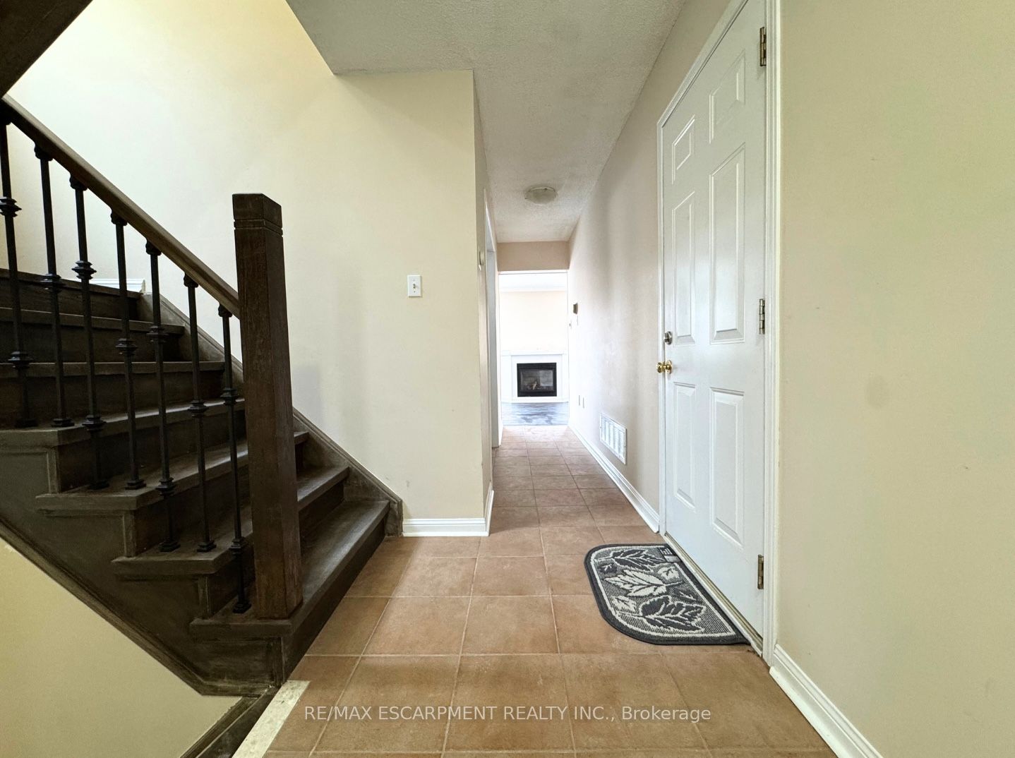 2218 Shadetree Avenue