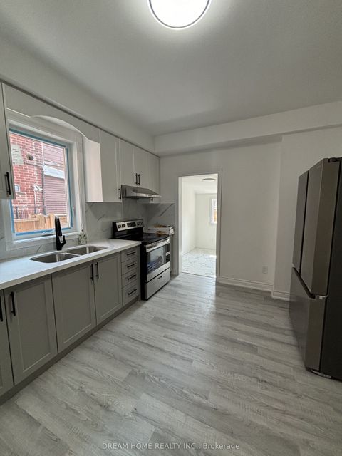 262 clinton Street 201 Toronto ON M6G 2Y6