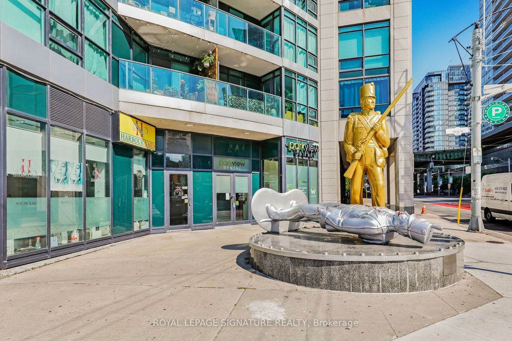 Photo of 600 Fleet Street #2405, Toronto, ON M5V 1B7 (MLS # C12416213)