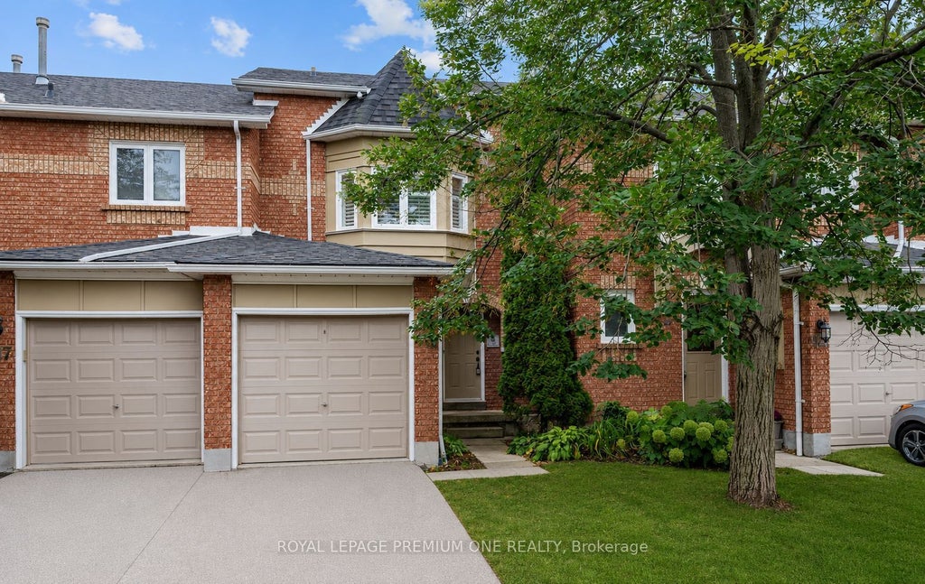 Photo of 919 Caribou Valley Circle, Newmarket, ON L3X 1W9 (MLS # N13755160)