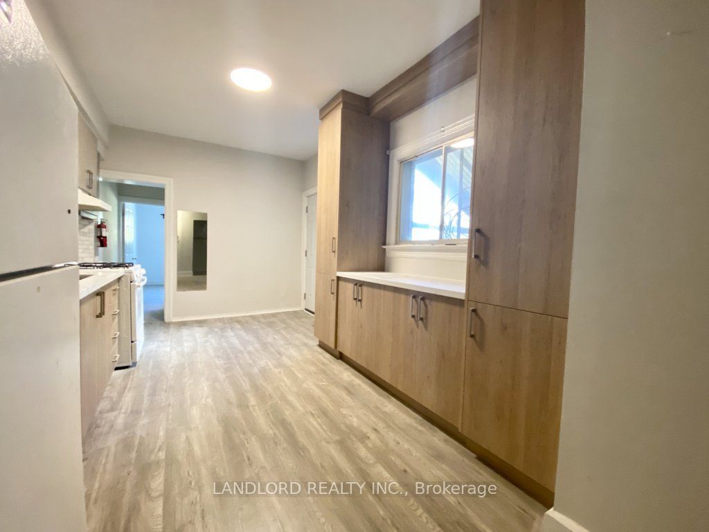 1078 College Street Main