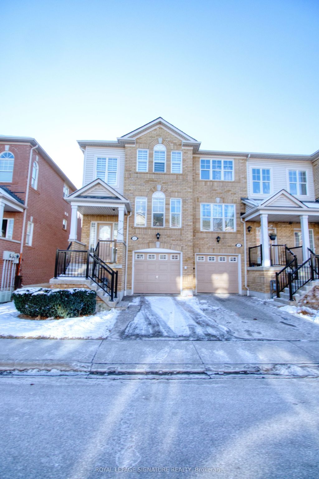 Photo of 5980 Whitehorn Avenue #52, Mississauga, ON L5V 2Y2 (MLS # W12643952)