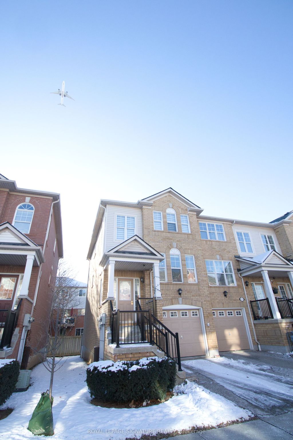 Photo of 5980 Whitehorn Avenue #52, Mississauga, ON L5V 2Y2 (MLS # W12643952)