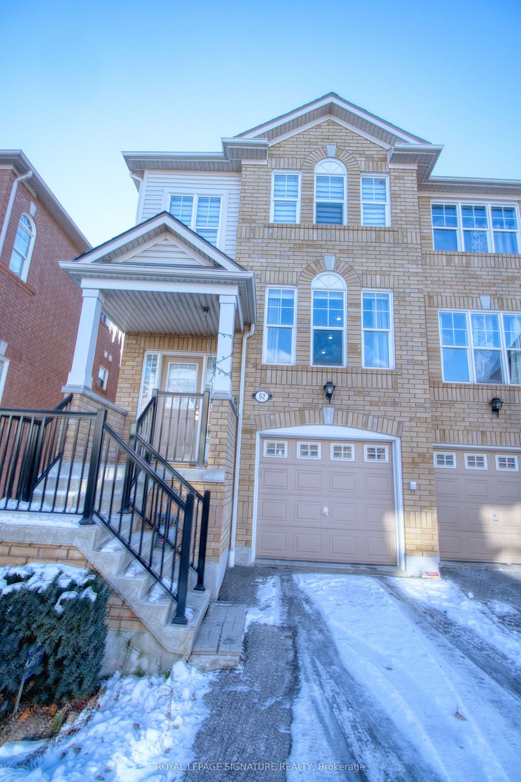 Photo of 5980 Whitehorn Avenue #52, Mississauga, ON L5V 2Y2 (MLS # W12643952)