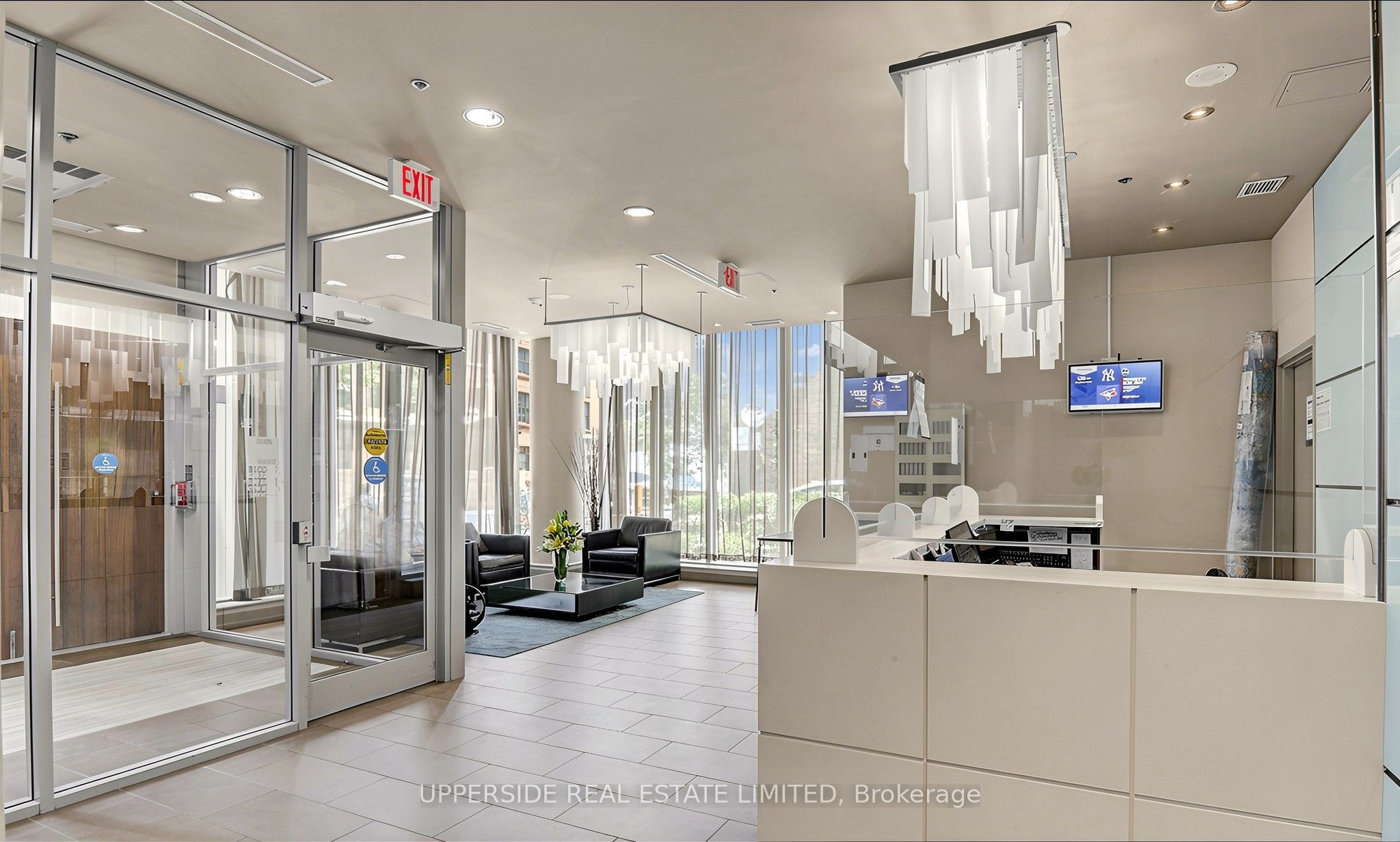 126 Simcoe Street 607