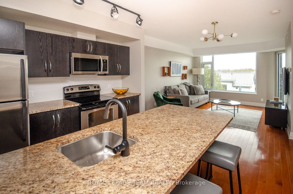 Photo of 1433 WELLINGTON Street W #302, Tunneys Pasture and Ottawa West, ON K1Y 2X4 (MLS # X13518464)