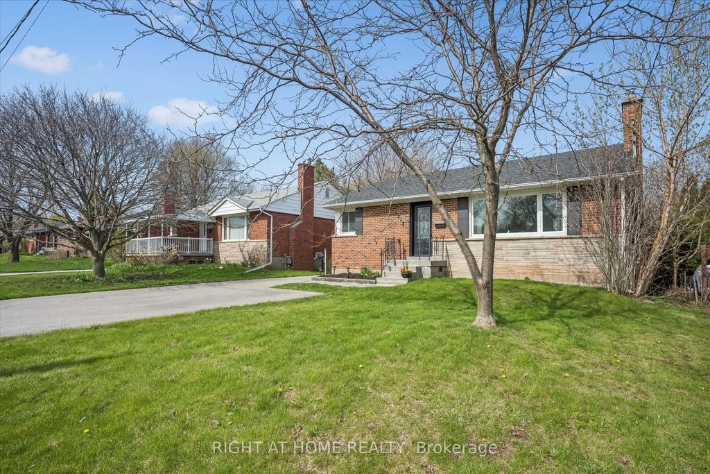 Photo of 1275 Royal Drive, Burlington, ON L7P 2G2 (MLS # W13044556)