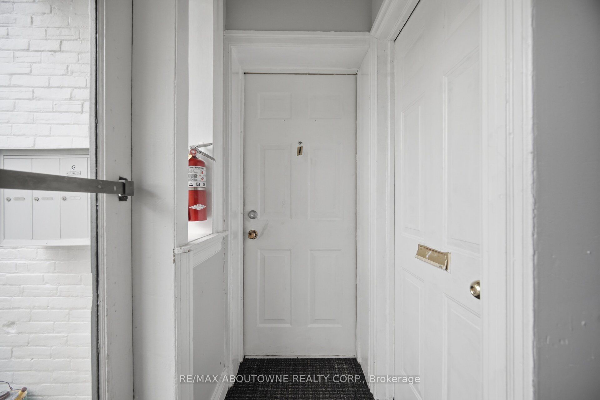 486 Holtby Avenue 1