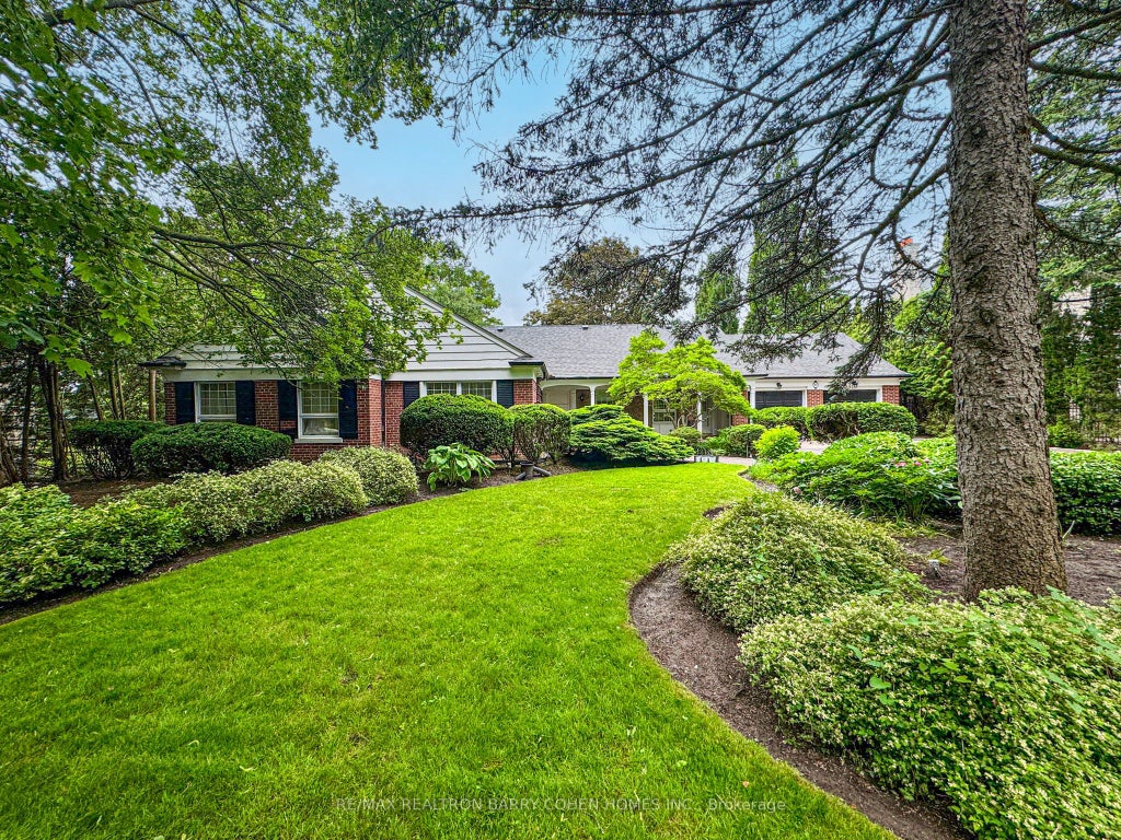 Photo of 35 Bayview Ridge, Toronto, ON M2L 1E3 (MLS # C13696184)