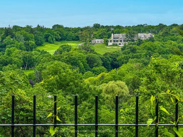 35 Bayview Ridge Toronto ON M2L 1E3