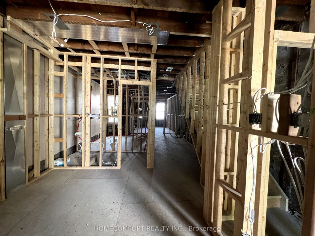 Photo of 652 Crawford Street, Toronto, ON M6G 3K2 (MLS # C12335374)