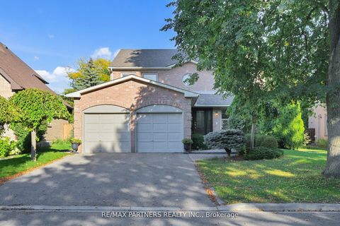 82 Ferndell Circle Markham ON L3R 3Y8