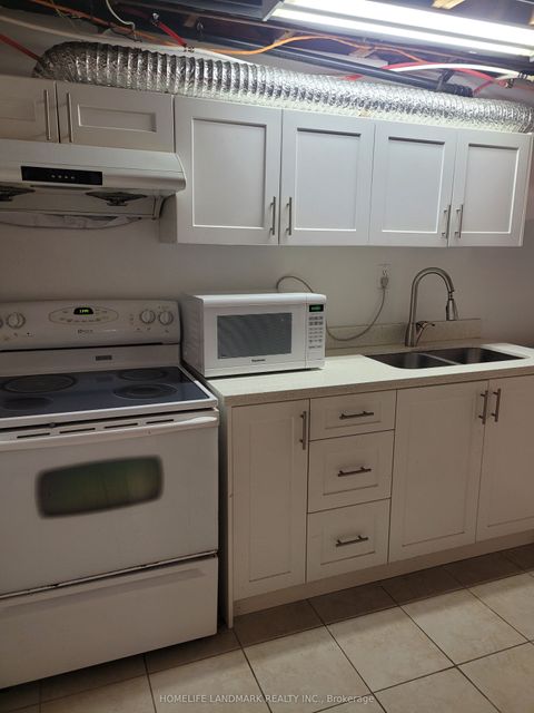 3249 Oakglade Crescent Lower Mississauga ON L5C 1X4