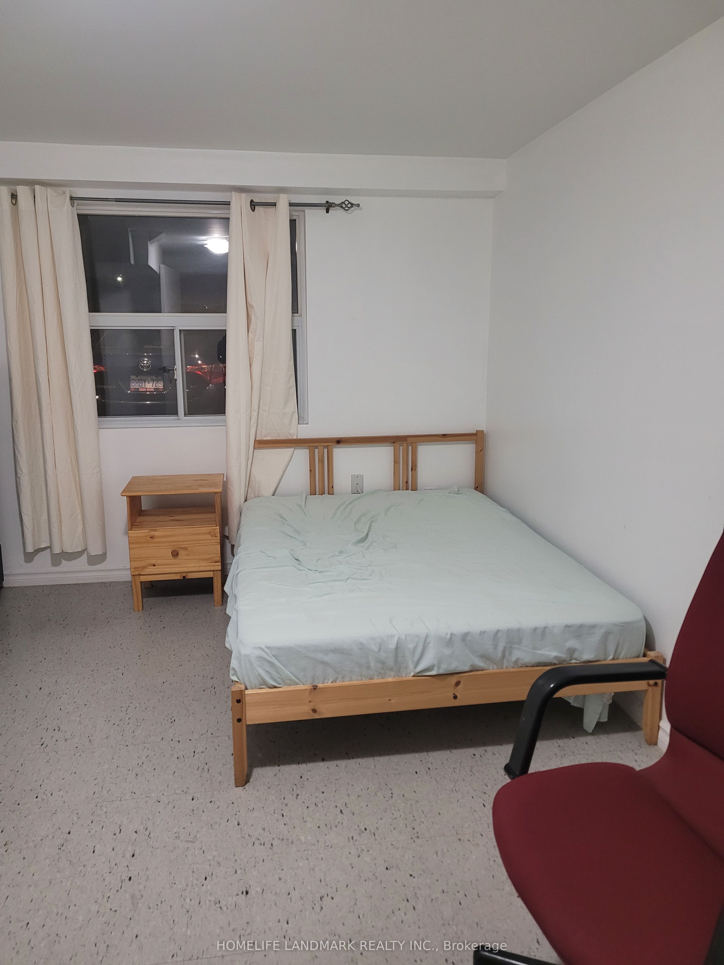 3249 Oakglade Crescent Lower