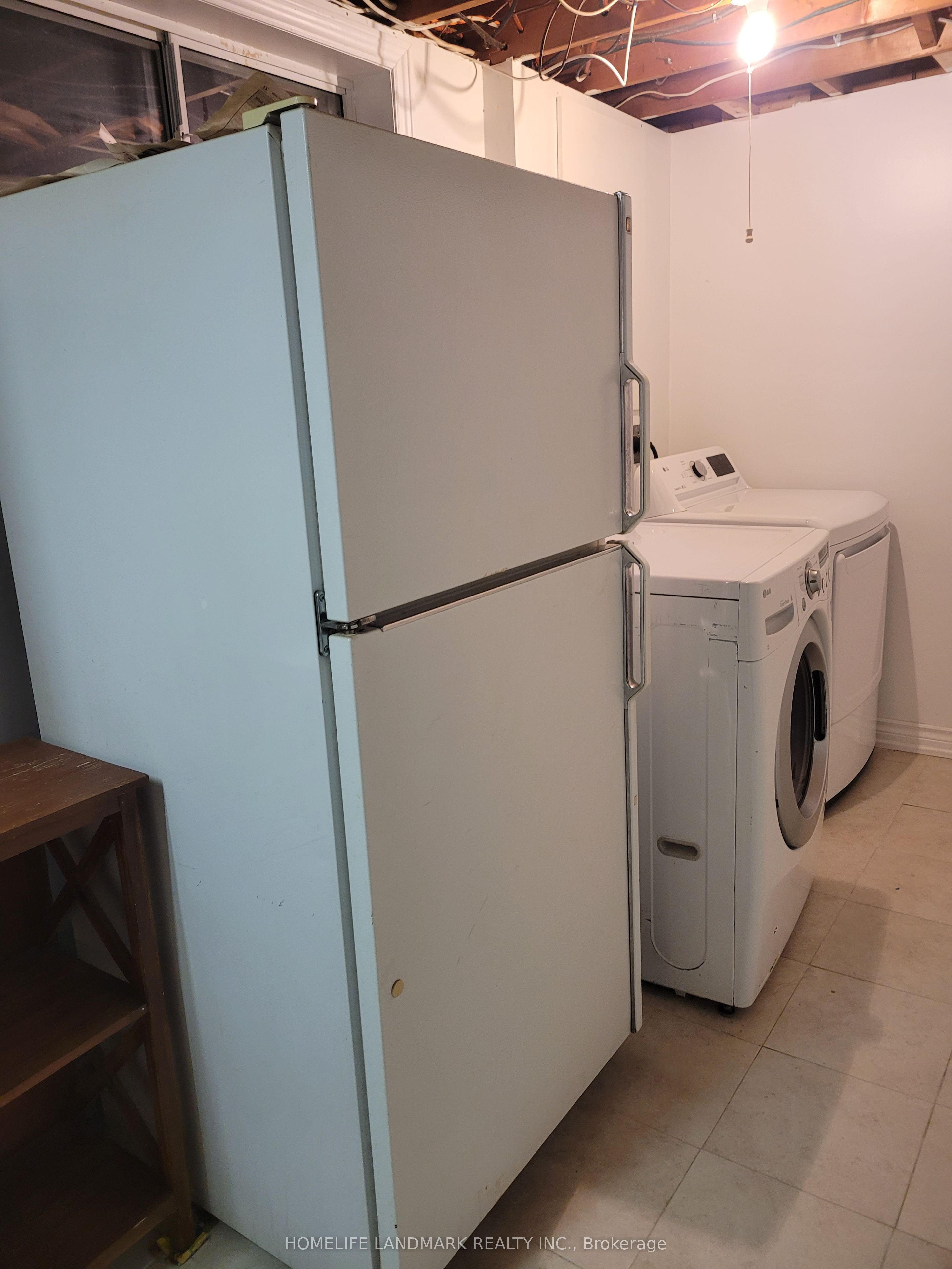 3249 Oakglade Crescent Lower