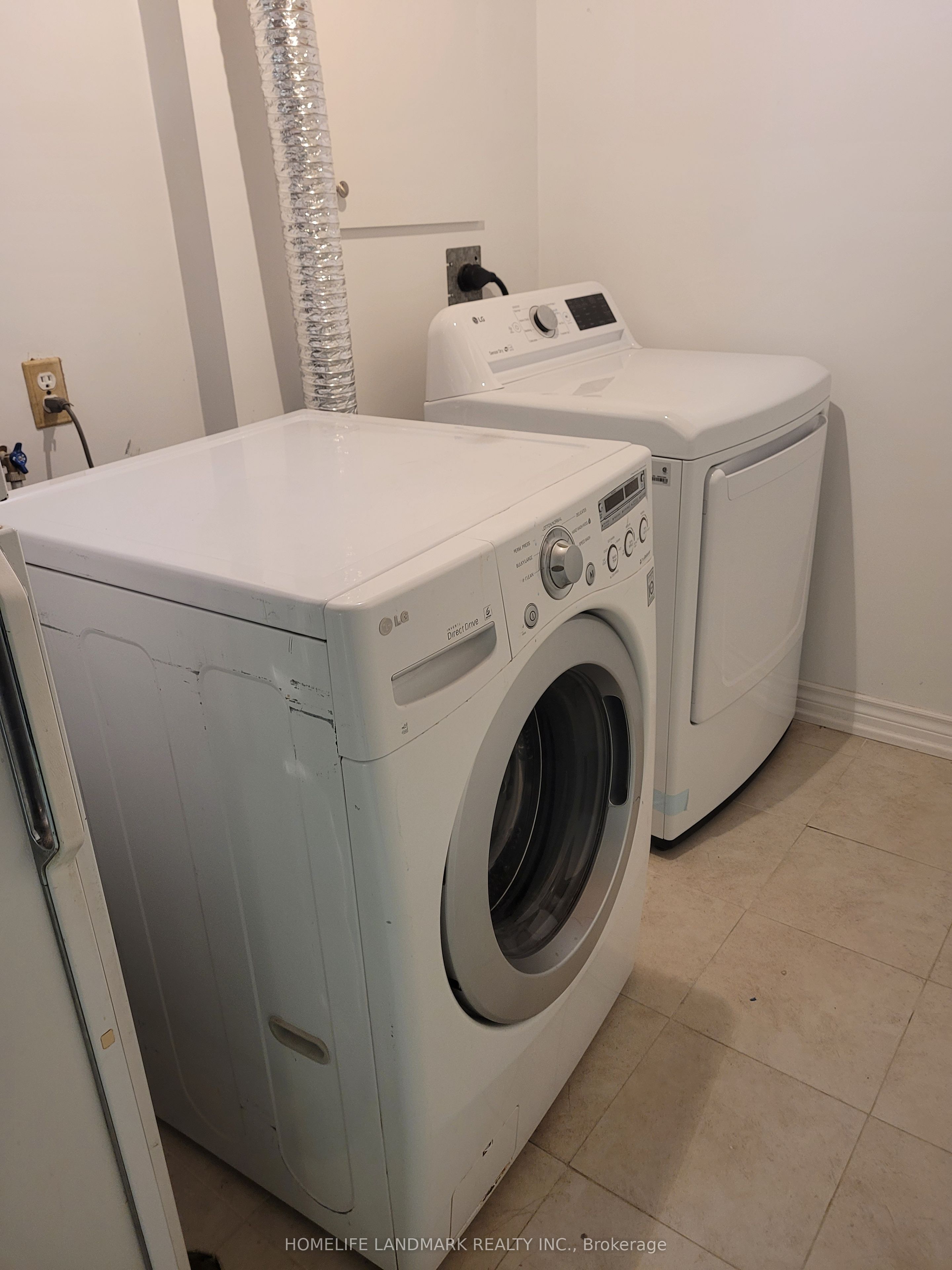 3249 Oakglade Crescent Lower