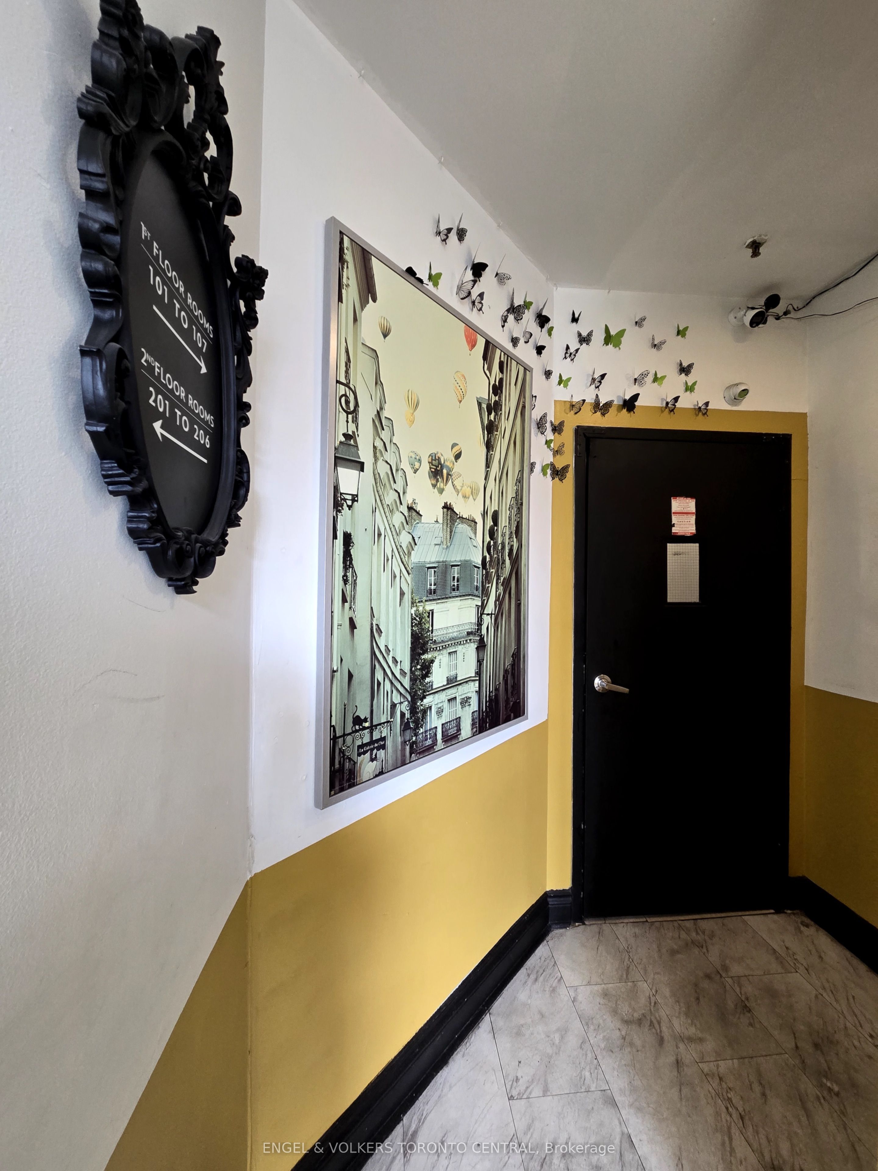 650 1/2 Queen Street W