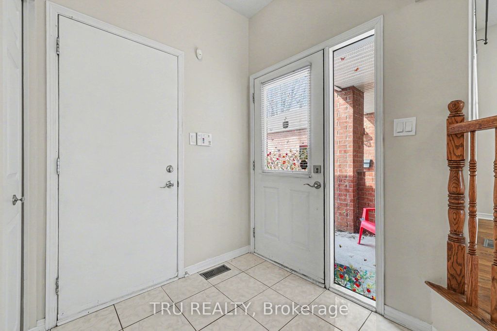 Photo of 37 Daventry Crescent, Barrhaven, ON K2J 4N6 (MLS # X12855878)