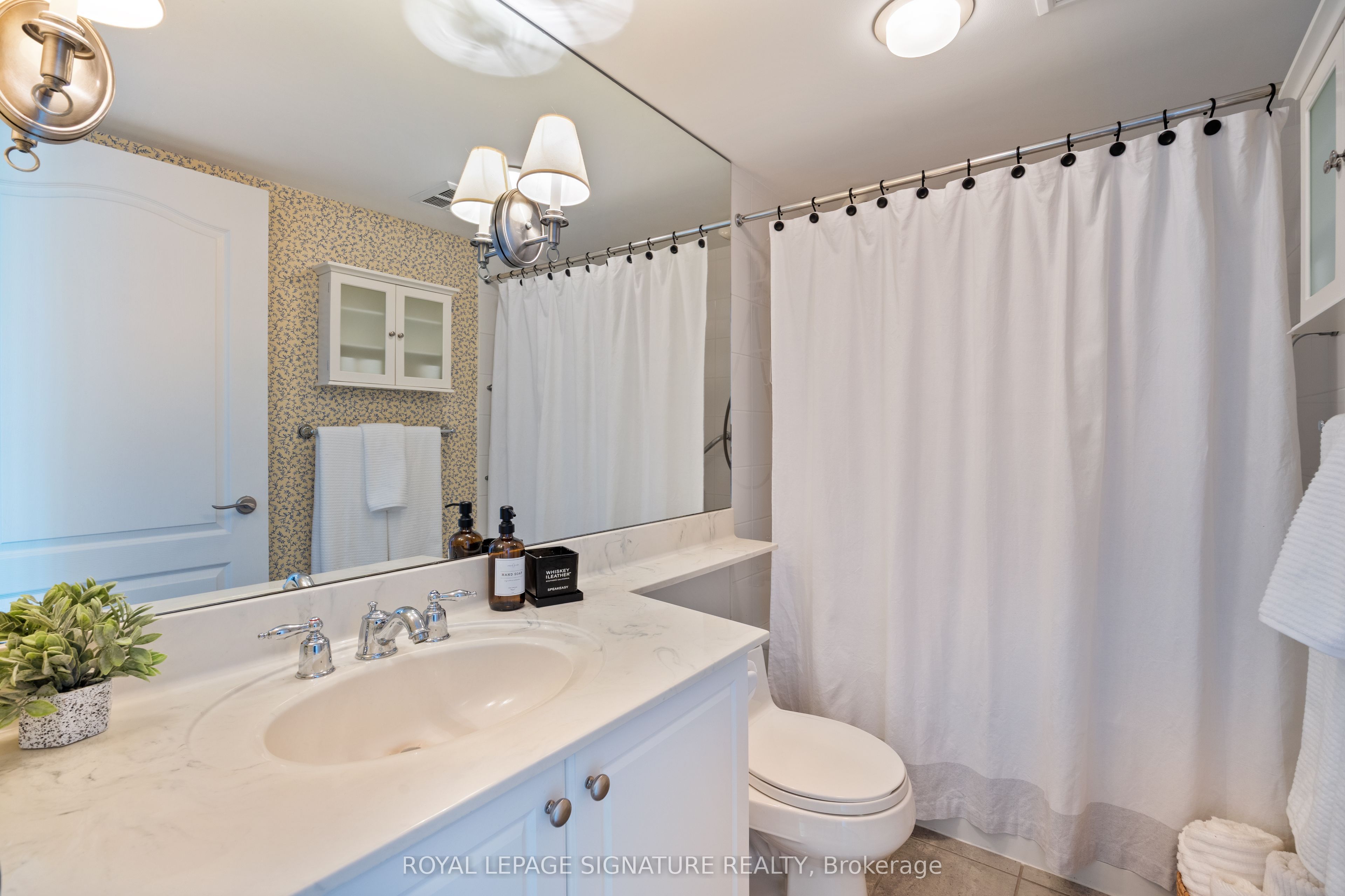 Toronto, ON M3B 3S5, Canada, 2 Bedrooms Bedrooms, ,1 BathroomBathrooms,Residential,Active,198357