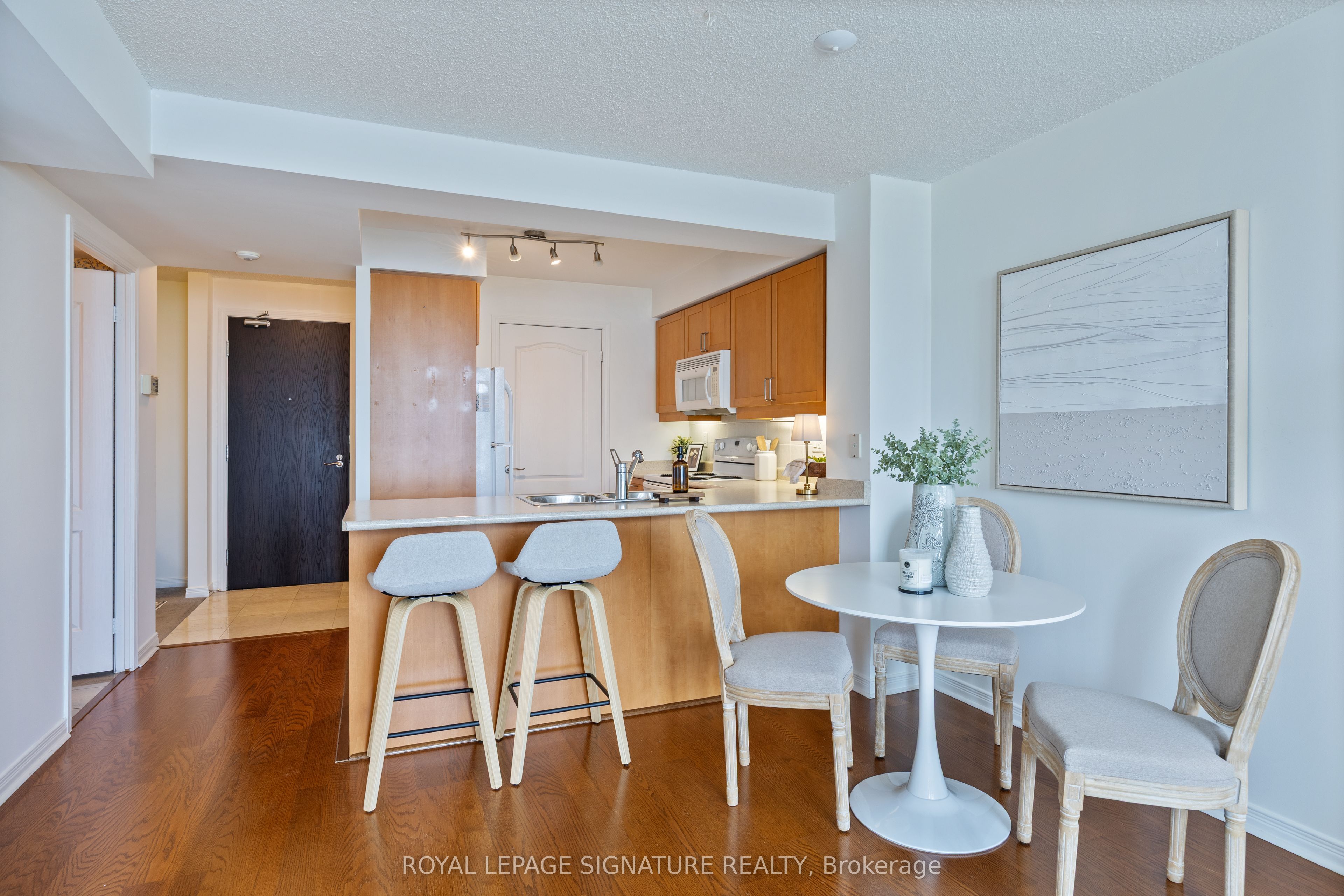 Toronto, ON M3B 3S5, Canada, 2 Bedrooms Bedrooms, ,1 BathroomBathrooms,Residential,Active,198357