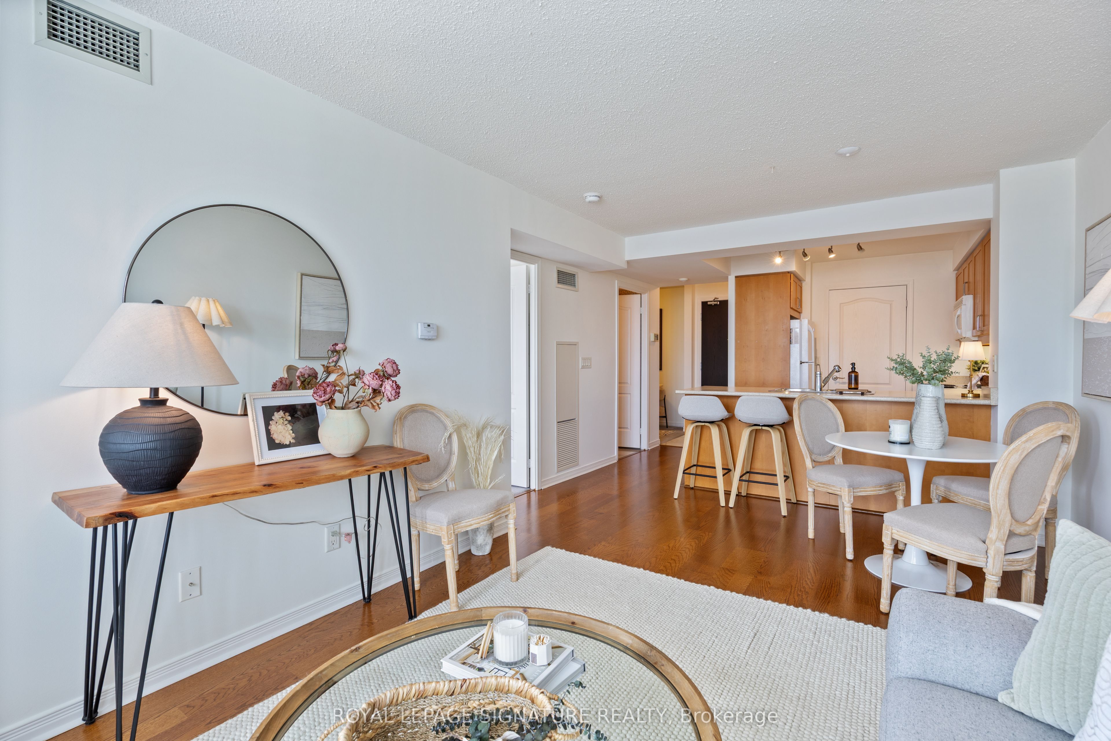 Toronto, ON M3B 3S5, Canada, 2 Bedrooms Bedrooms, ,1 BathroomBathrooms,Residential,Active,198357