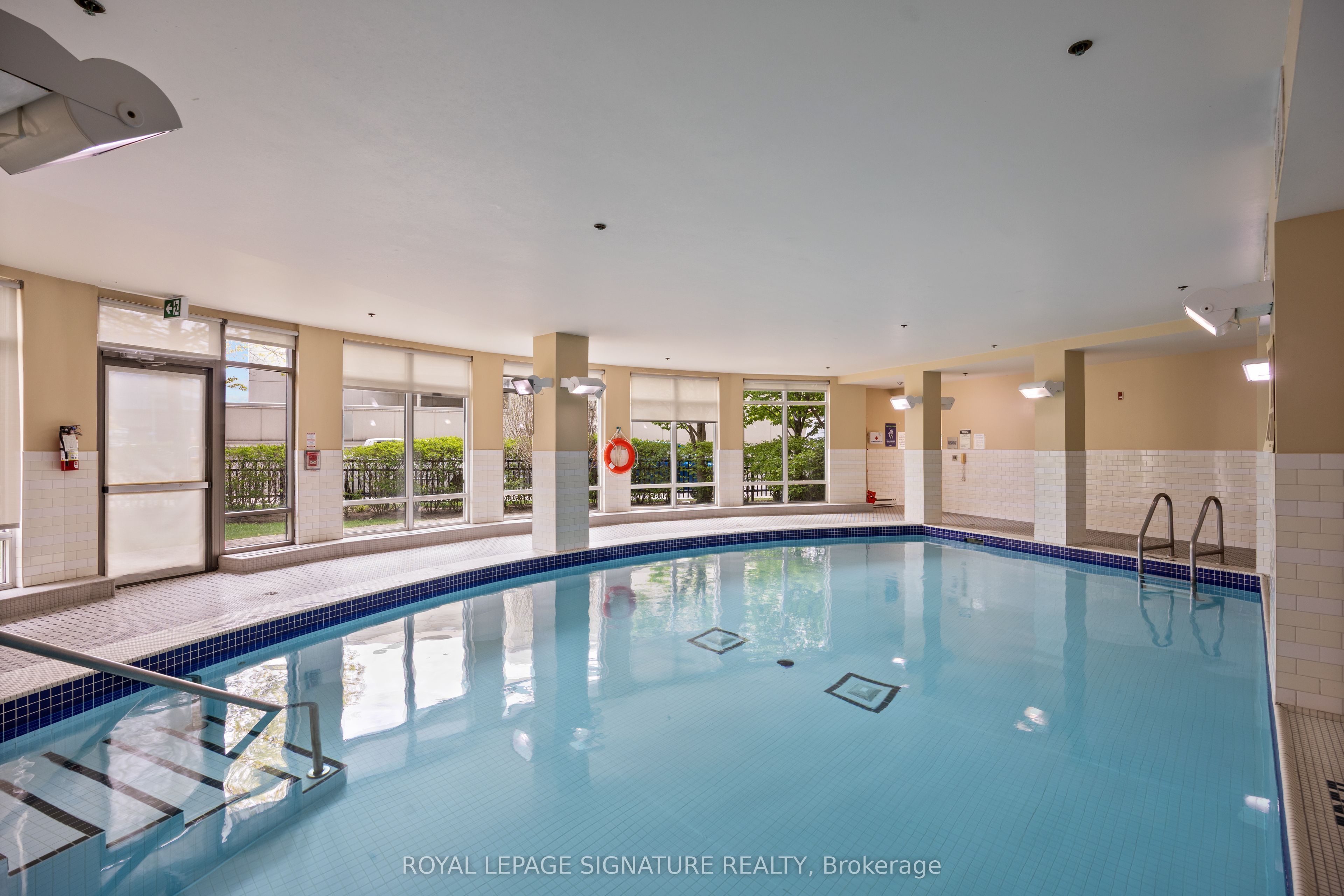 Toronto, ON M3B 3S5, Canada, 2 Bedrooms Bedrooms, ,1 BathroomBathrooms,Residential,Active,198357