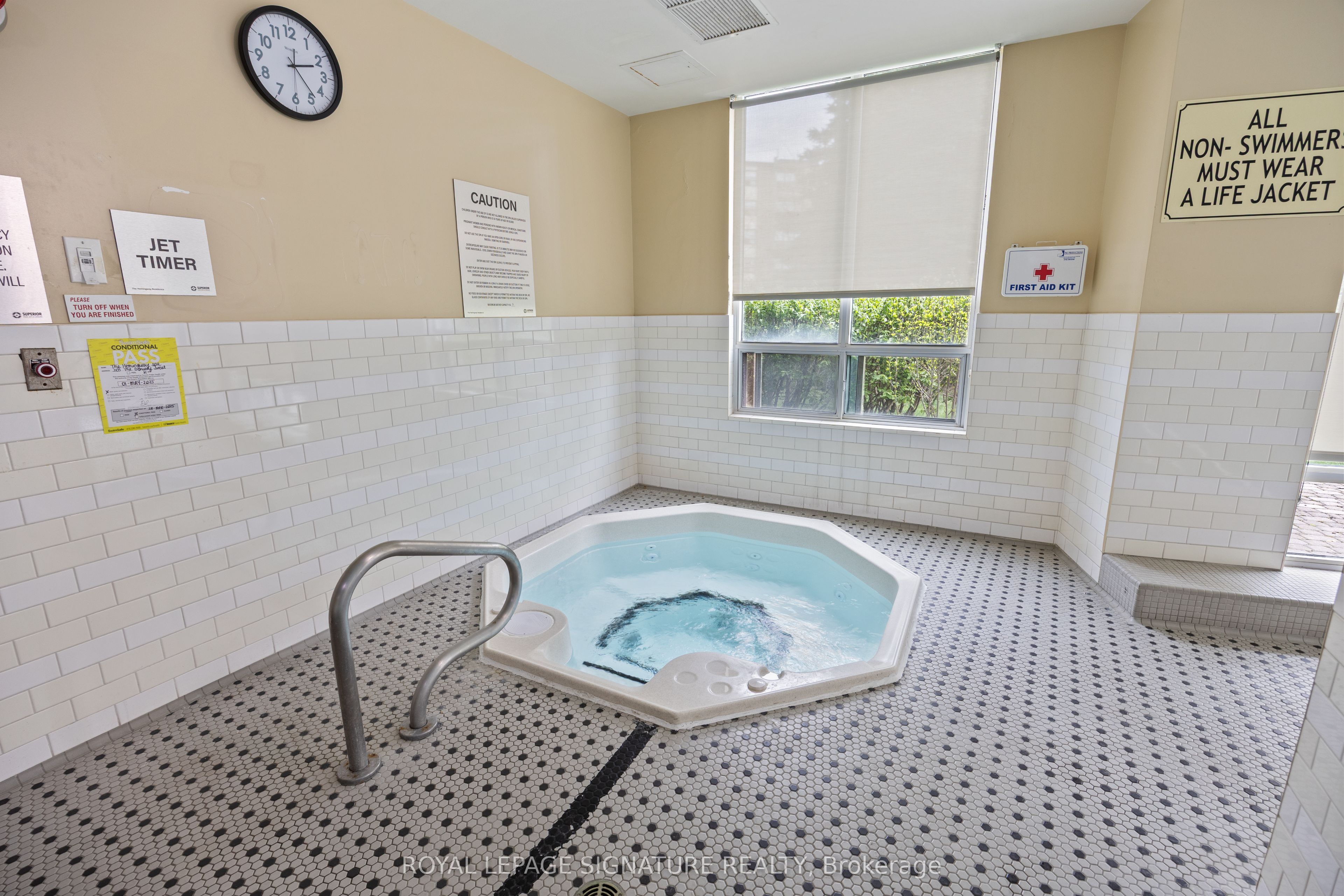 Toronto, ON M3B 3S5, Canada, 2 Bedrooms Bedrooms, ,1 BathroomBathrooms,Residential,Active,198357