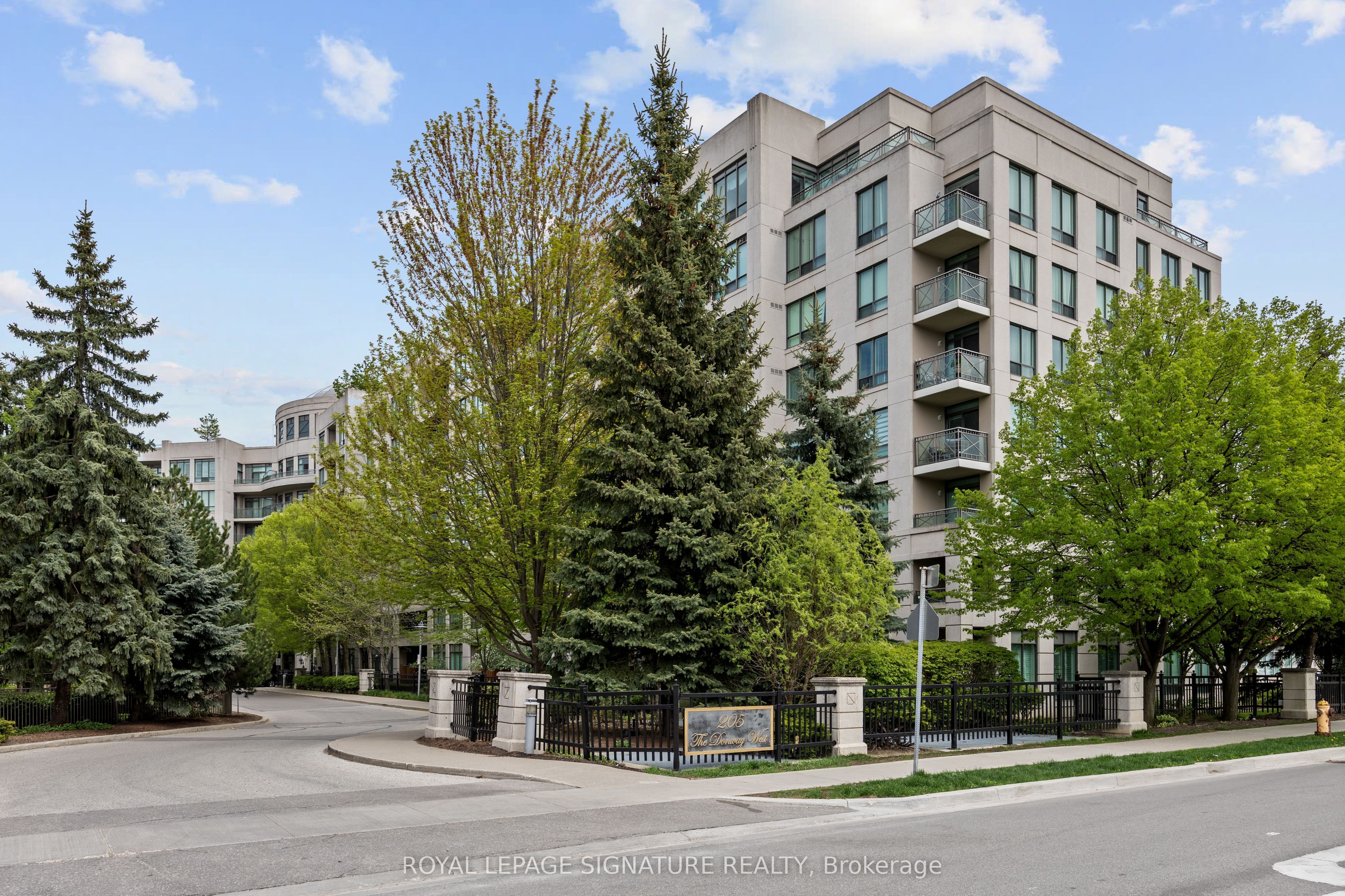 Toronto, ON M3B 3S5, Canada, 2 Bedrooms Bedrooms, ,1 BathroomBathrooms,Residential,Active,198357