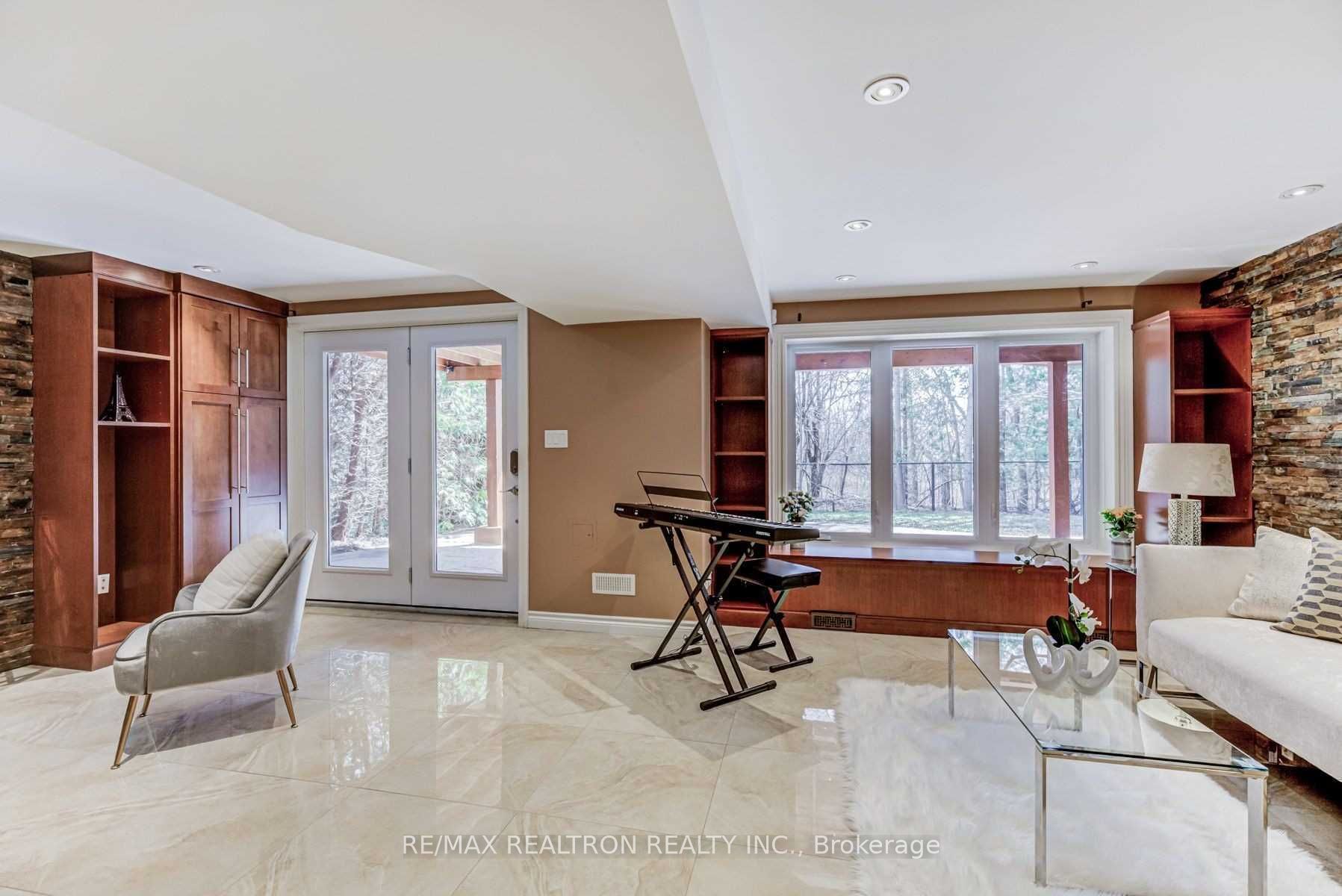 47 Summitcrest Drive Lower