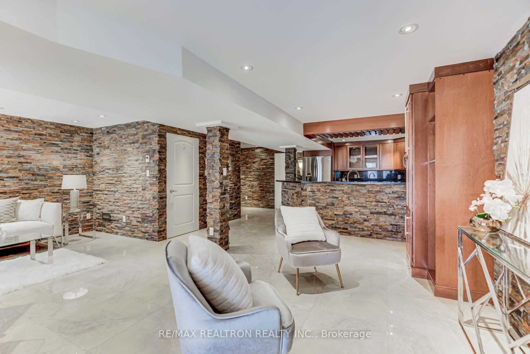 47 Summitcrest Drive Lower