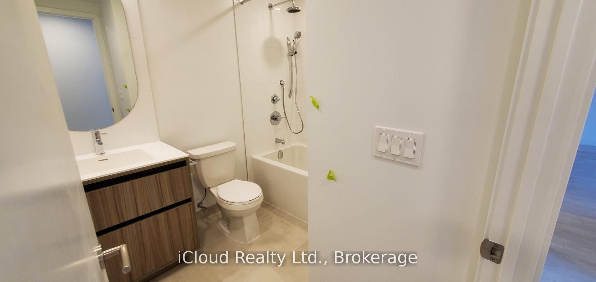 7950 Bathurst Street 210