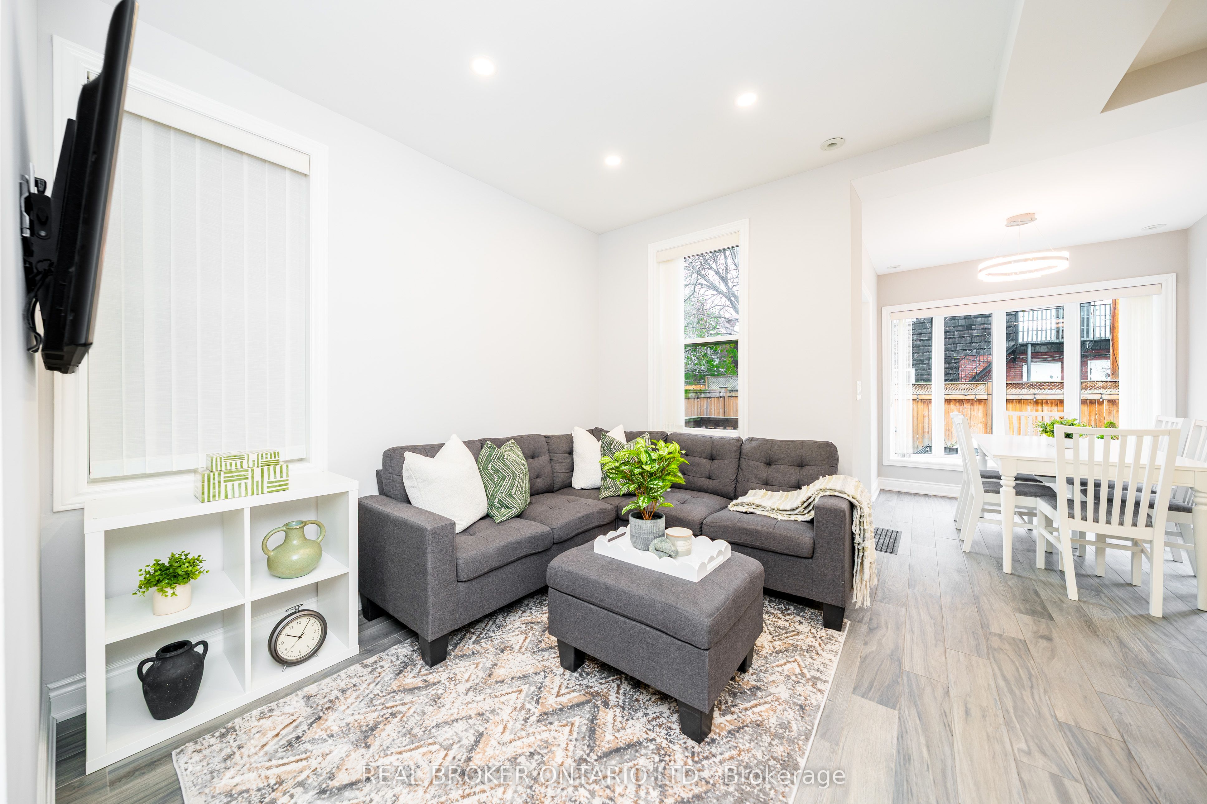 8 Springhurst Avenue