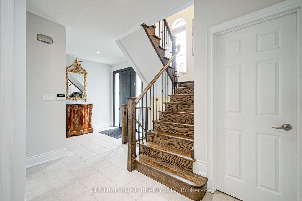 Photo of 116 Wood Rim Drive, Richmond Hill, ON L4E 4N8 (MLS # N12455707)