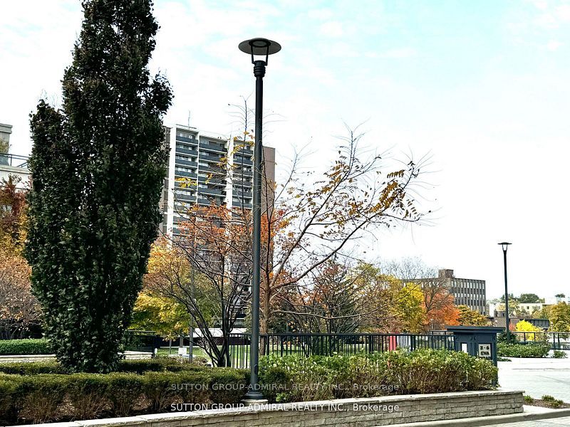 2 Eva Road E 1026