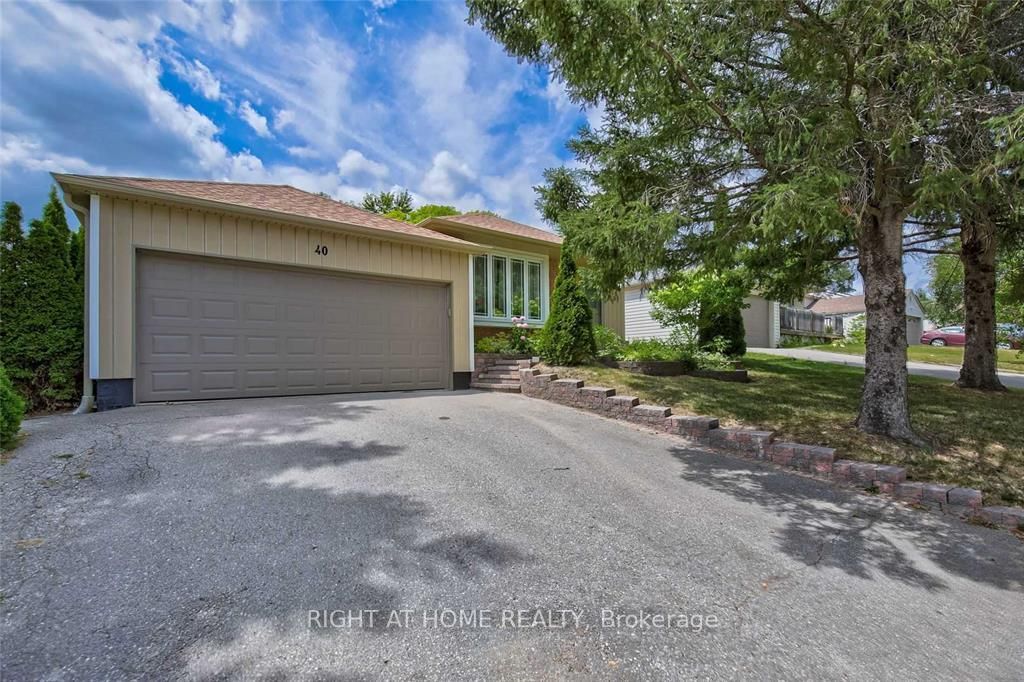 Photo of 40 Holland River Blv. Boulevard, East Gwillimbury, ON L9N 1C4 (MLS # N12756220)