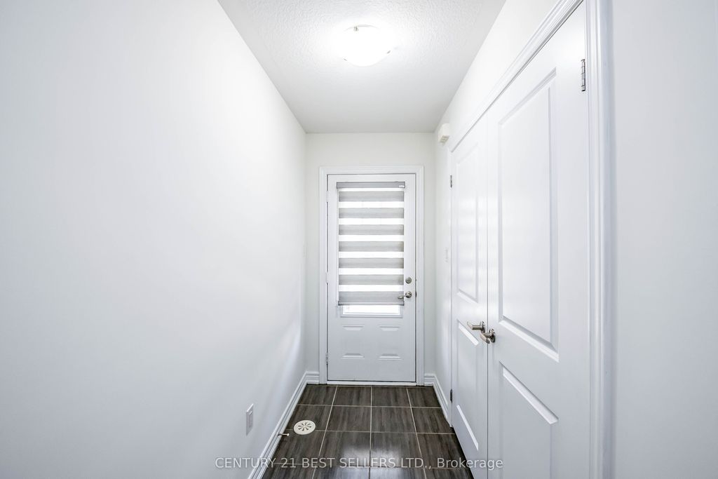 Photo of 23 Rapids Lane, Hamilton, ON L8K 0A4 (MLS # X12416950)