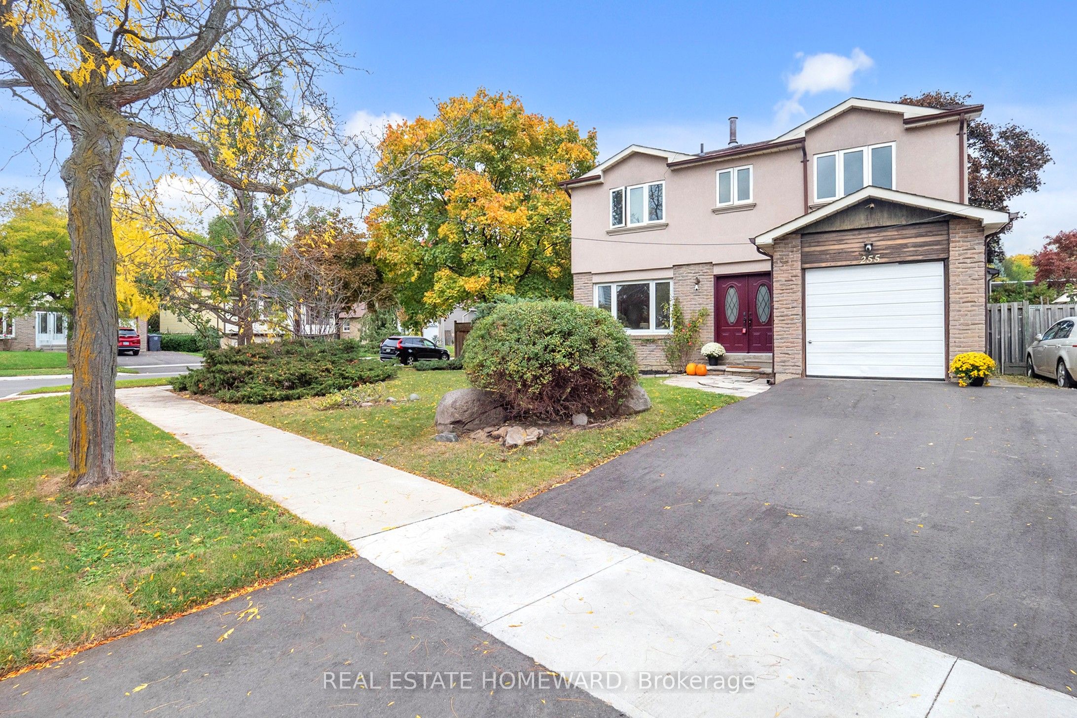 255 Kristin Grove