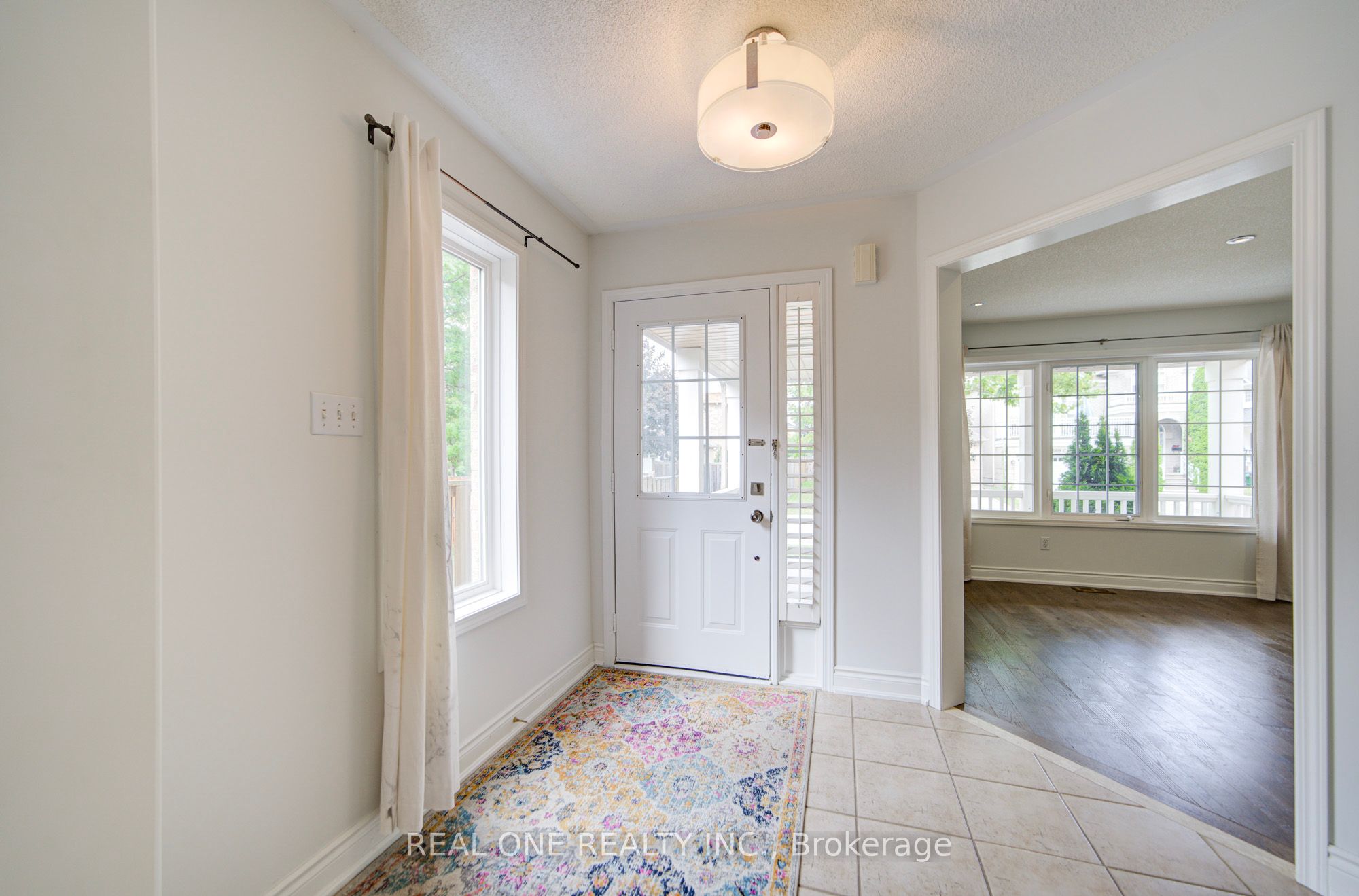 5572 Capri Gate