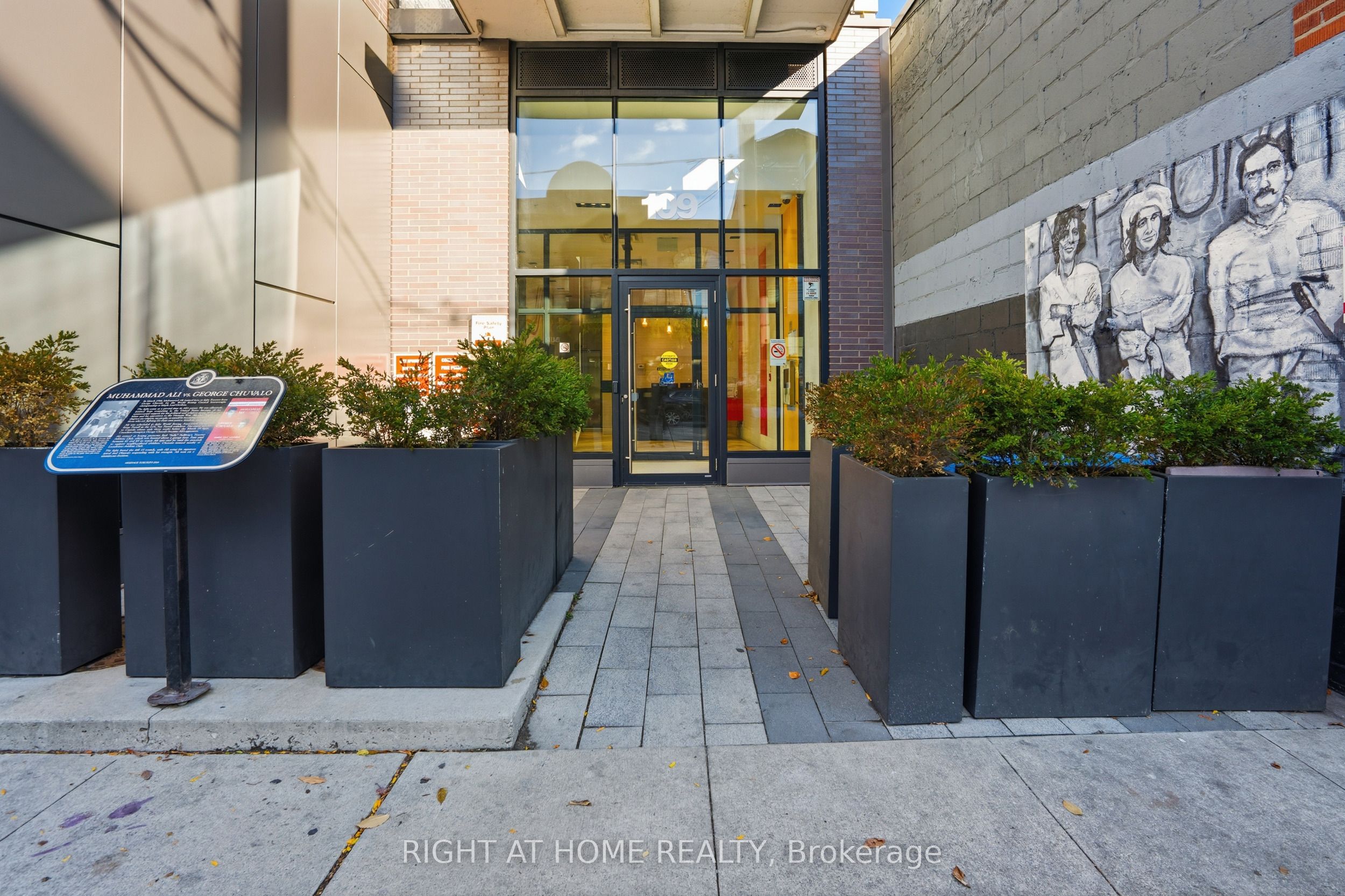 109 Ossington Avenue 511