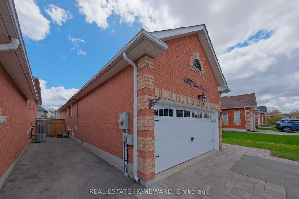 Photo of 1283 Vincent Crescent, Innisfil, ON L9S 1Z6 (MLS # N13665212)