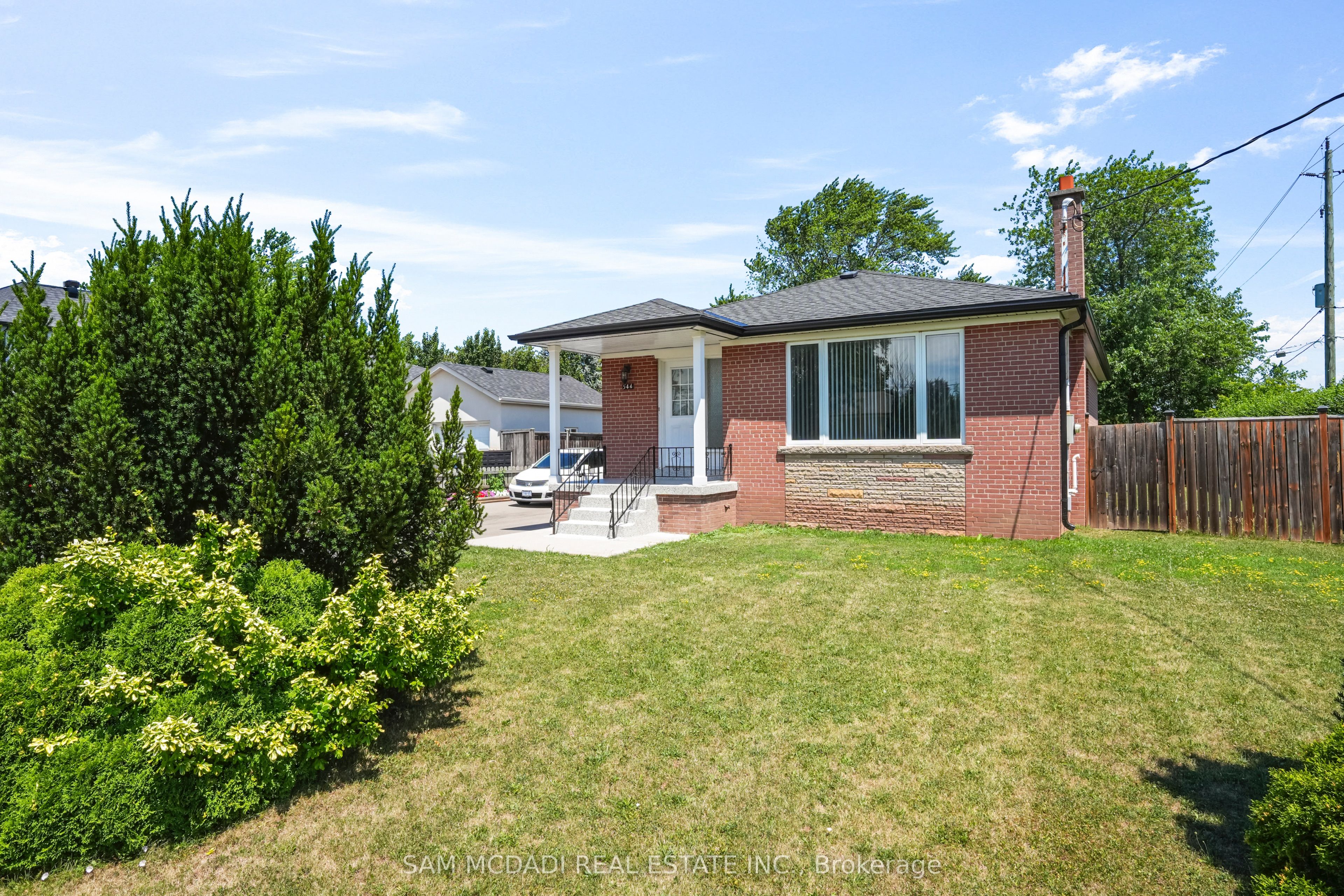 544 Sandmere Place Upper